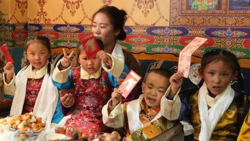乌妇女在乌军征兵人员面前引爆炸弹,2O24管家婆一码一肖大赢家,广泛的解释落实方法分析_精英版V11.34